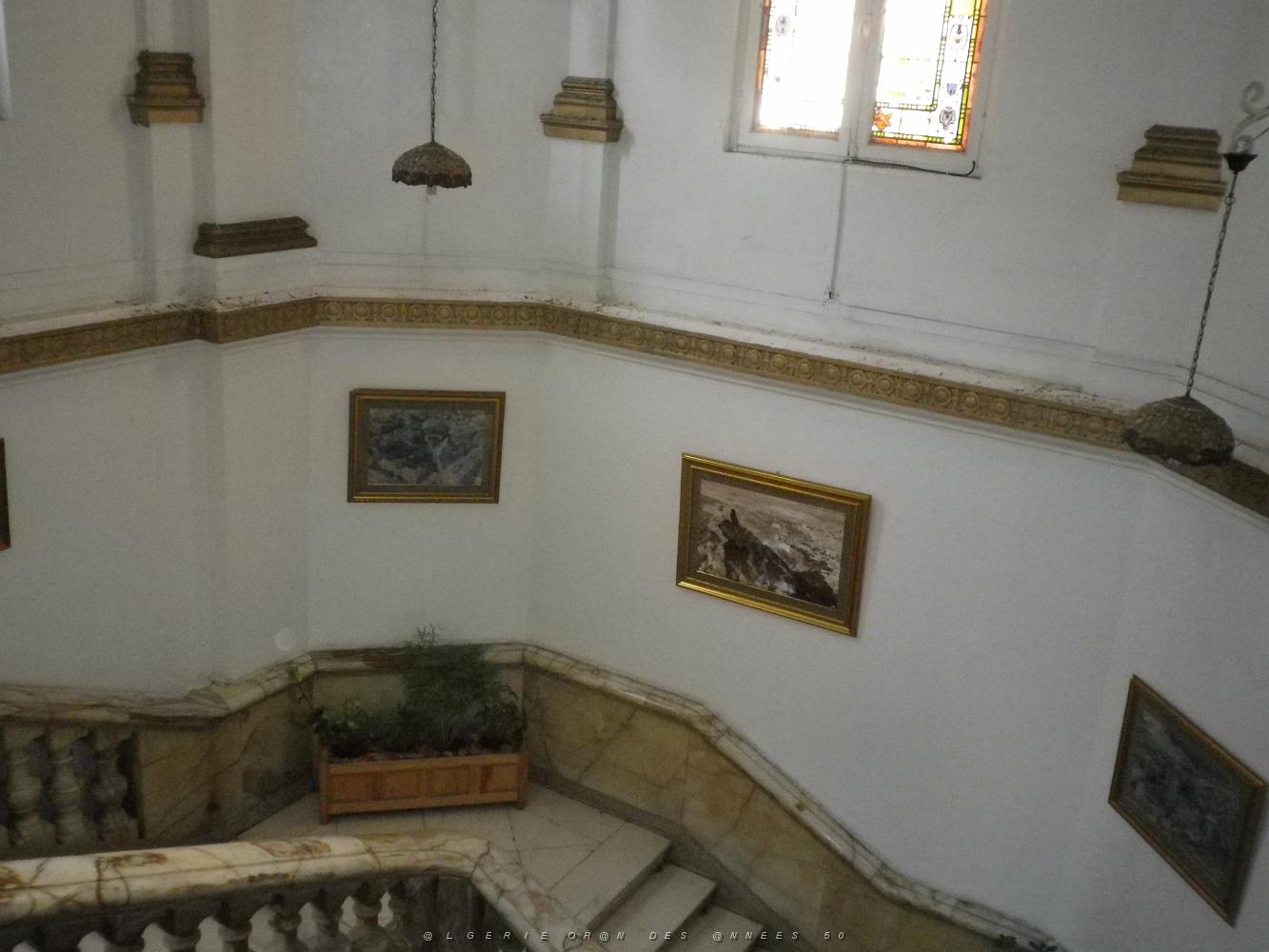 1210 les escalier de l'hotel de ville .JPG